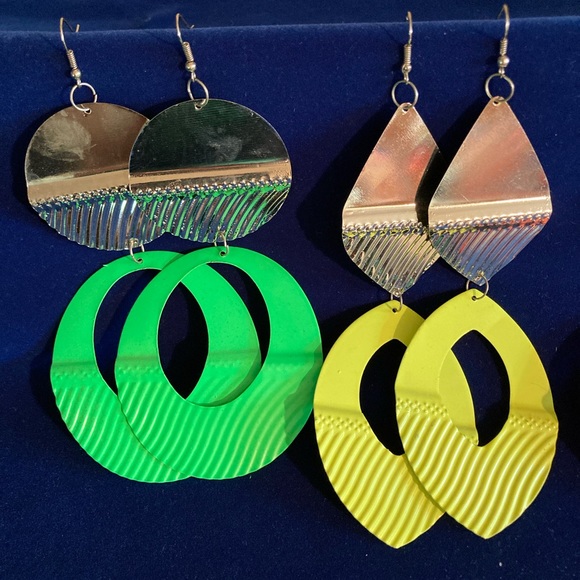 4 Pairs of Neon Rainbow Festival Earrings - Picture 4 of 4